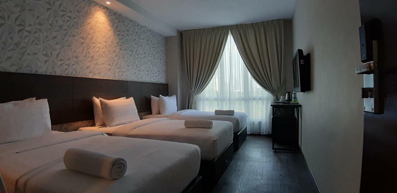 Miico @ Mount Austin Hotel 3*